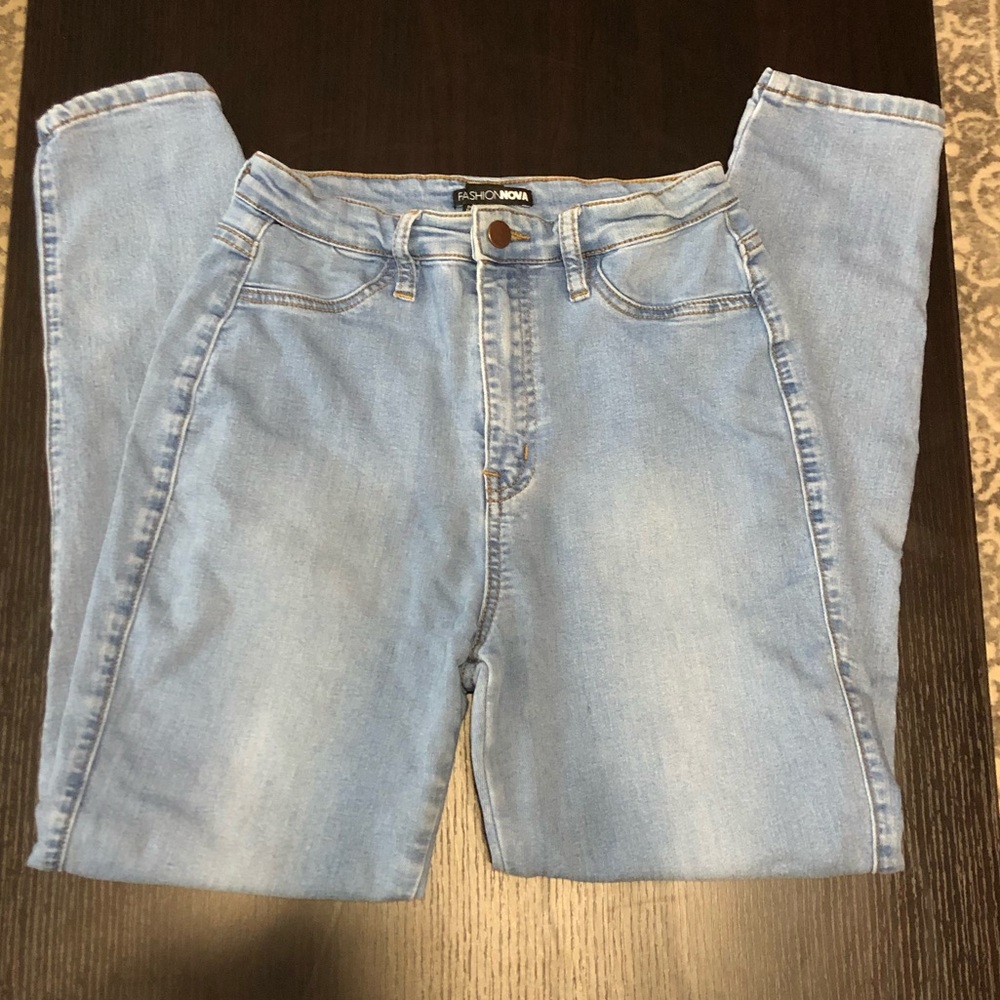 Fashion Nova medium/light classic high waist skinny jeans size 5 short inseam
